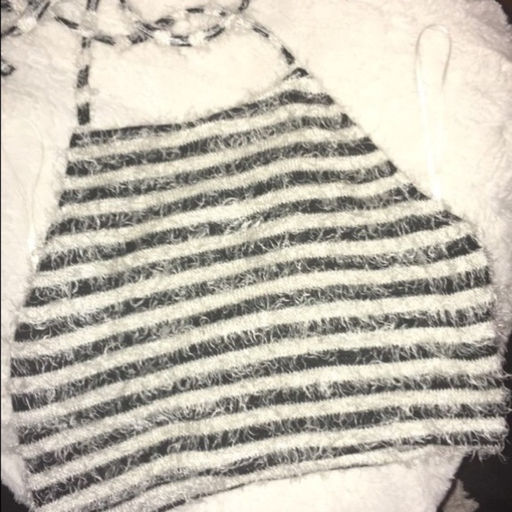 Black n white halter crop top 😻
